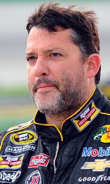 Tony Stewart returns to Iowa on 1-year anniversary of leg injury